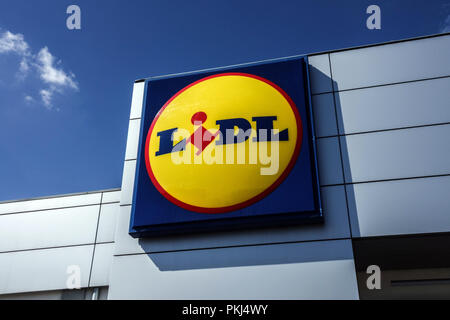 Logo Lidl sulla costruzione di un supermercato Foto Stock