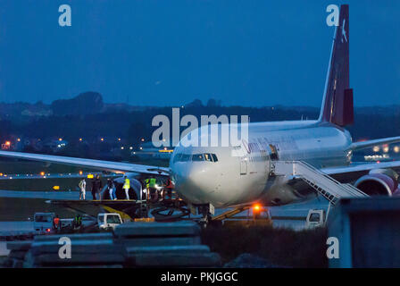 Carta Omni Air International Boeing 777-2U8(ER) in Aeroporto Lech Walesa di Danzica in Gdansk, Polonia. 12 settembre 2018 © Wojciech Strozyk / Alamy Stoc Foto Stock