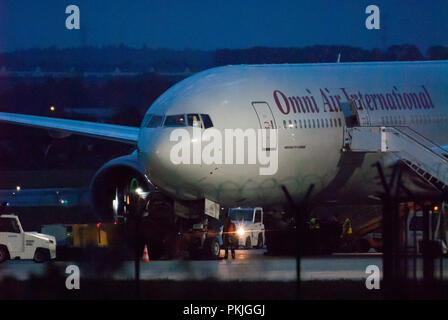 Carta Omni Air International Boeing 777-2U8(ER) in Aeroporto Lech Walesa di Danzica in Gdansk, Polonia. 12 settembre 2018 © Wojciech Strozyk / Alamy Stoc Foto Stock