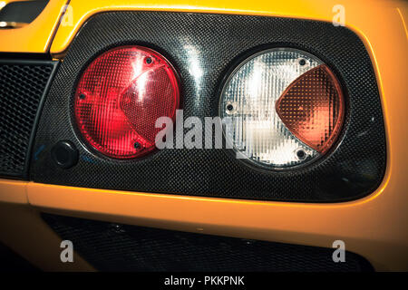 San Pietroburgo, Russia - Luglio 11, 2017: Lamborghini Diablo GT auto sportiva, un frammento con luce posteriore Foto Stock