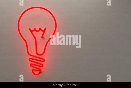 Brillante luce al neon lampadina. Il rendering 3d. Foto Stock