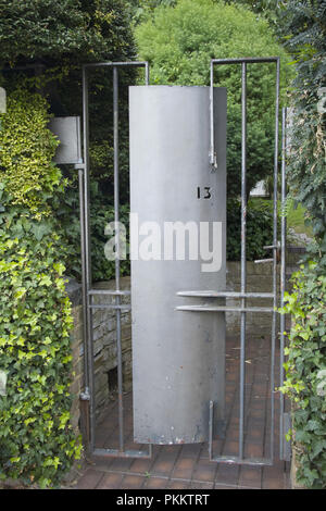 Steel garden gate per una casa in Downshire Hill, Hampstead, London NW3, England, Regno Unito Foto Stock