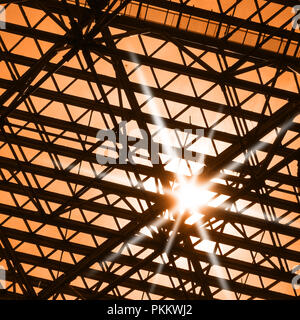 Finestra lucernario e la luce del sole - sfondo architettonico Foto Stock