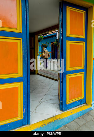 Una tipica vista in Guatape in Colombia Foto Stock