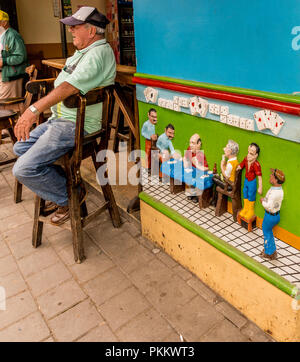 Una tipica vista in Guatape in Colombia Foto Stock
