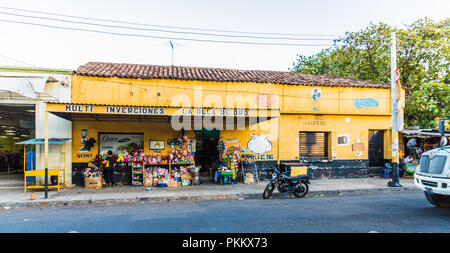 Una tipica vista in San Salvador in El Salvador Foto Stock