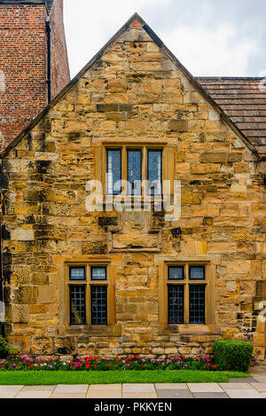 Durham, Agosto 2018: edificio esterno dell Istituto di Studi Avanzati, Università di Durham al Palace Green Durham Patrimonio mondiale dell UNESCO Foto Stock