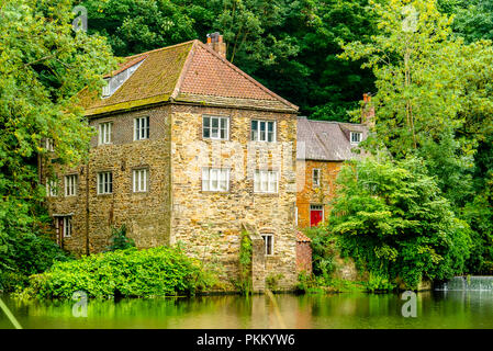 Università di Durham College Boathouse vicino a valle del ponte Prebends, Durham Regno Unito Foto Stock