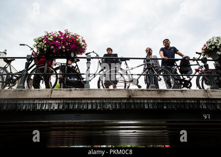 Utilizzo di biciclette ad Amsterdam è cresciuto di oltre il 40% negli ultimi vent'anni. Foto Stock