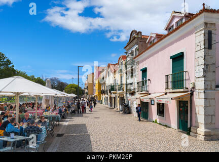 Caffetterie e ristoranti sulla Rua Vieira Portuense, Jardim de Belem, quartiere Belem, Lisbona, Portogallo Foto Stock