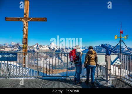 Sulla terrazza del vertice. Klein Matterhorn (Matterhorn Glacier Paradise). ( Metri 3883]). Zermatt. Alpi svizzere . Vallese. La Svizzera. L'Europa. Foto Stock