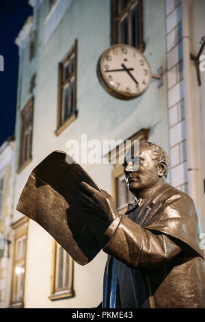 Parnu, Estonia - 14 dicembre 2017: Statua di Johann Voldemar Jannsen, uno dei padri del movimento di indipendenza dell'Estonia. Questo memoriale Jannse Foto Stock