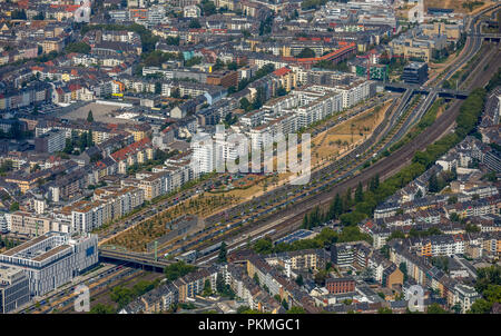 Vista aerea, nuovi edifici residenziali e torri di uffici su Toulouser Allee, Nestoria, Maurice Ravel Park, Marc Chagall Street Foto Stock