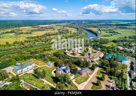 Vista aerea della fortezza Baturyn con il fiume Seym in Chernihiv Oblast di Ucraina Foto Stock