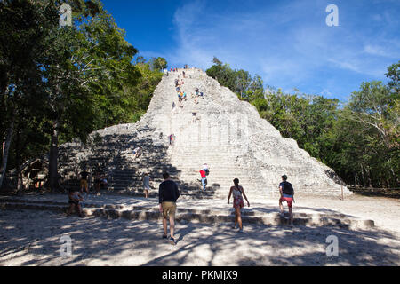 Coba, Messico - Febbraio 4,2018: le maestose rovine in Coba, Messico. Coba è un antica città maya sulla penisola dello Yucatan, situato nello Stato messicano o Foto Stock