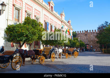 Siviglia, Spagna - Novembre 18,2016: facciata della casa della provincia di Siviglia. Foto Stock