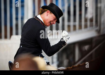 Tryon, Stati Uniti d'America. Xiii Sep, 2018. Equestre, FEI World Equestrian Game 2018, Grand Prix de Dressage: Isabell Werth tifo mentre sul suo cavallo bella rosa. Credito: Sharon Vandeput/Sportfoto-Lafrentz/dpa/Alamy Live News Foto Stock