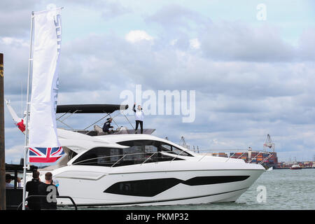 Southampton, Regno Unito. 14 settembre 2018. Duran Duran pop leggenda, Simon Le Bon, arriva a su un Sunseeker a Southampton Boat Show. Credito: Expo foto/Alamy Live News Foto Stock