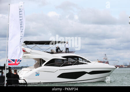 Southampton, Regno Unito. 14 settembre 2018. Duran Duran pop leggenda, Simon Le Bon, arriva a su un Sunseeker a Southampton Boat Show. Credito: Expo foto/Alamy Live News Foto Stock