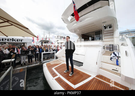 Southampton, Regno Unito. 14 settembre 2018. Duran Duran pop leggenda, Simon Le Bon, arriva a su un Sunseeker a Southampton Boat Show. Credito: Expo foto/Alamy Live News Foto Stock