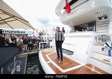 Southampton, Regno Unito. 14 settembre 2018. Duran Duran pop leggenda, Simon Le Bon, arriva a su un Sunseeker a Southampton Boat Show. Credito: Expo foto/Alamy Live News Foto Stock