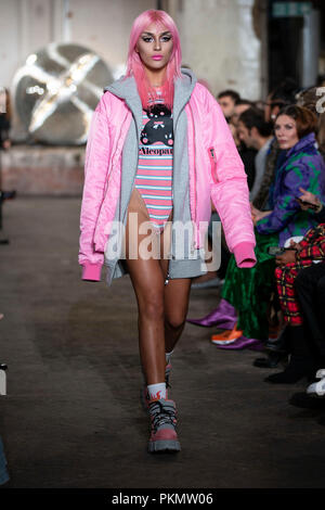 Londra, Regno Unito. . Xiv Sep, 2018. Nicopanda Parade presso la London Fashion Week Settembre 2018 tenutasi al Covent Garden di Londra, Inghilterra. Credito: Richard Callis/FotoArena/Alamy Live News Foto Stock