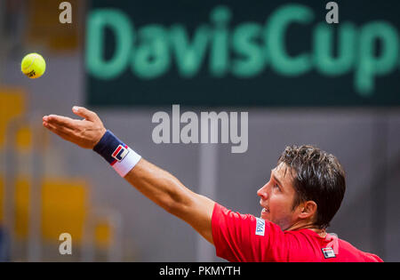 Kraljevo impianto sportivo, Kraljevo, Serbia. Xiv Sep, 2018. Tennis Davis Cup World Group, play-off, Serbia contro l'India; Dusan Lajovic (SRB) serve Credito: Azione Sport Plus/Alamy Live News Foto Stock