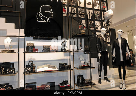14 settembre 2018, il Land della Baviera, Monaco: 14 settembre 2018, Germania, Monaco di Baviera: il salone di vendita del aperto recentemente Karl Lagerfeld Store in Maffeistrasse. Foto: Ursula Düren/dpa Foto Stock