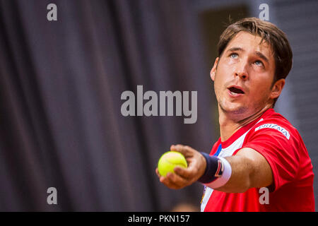 Kraljevo, Serbia. Dusan Lajovic (SRB) serve Credito: Nikola Krstic/Alamy Live News Foto Stock