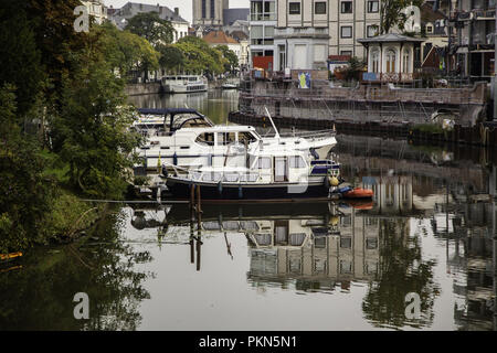 Vecchio canale della città di Gand, dettaglio del turismo, Europa Foto Stock