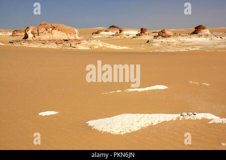 Belle le dune di sabbia del deserto del Sahara vicino all'Oasi di Siwa, Egitto Foto Stock