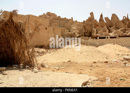 Vista delle rovine di Siwa Shali, l'antica fortezza all'Oasi di Siwa, Egitto Foto Stock