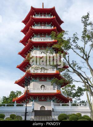 Sette piani pagoda alla Cinese e il giardino giapponese in Singapore Foto Stock