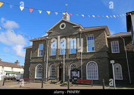 Ceredigion County Hall, Market Street, Aberaeron, Cardigan Bay, Ceredigion, il Galles, la Gran Bretagna, Regno Unito, Gran Bretagna, Europa Foto Stock