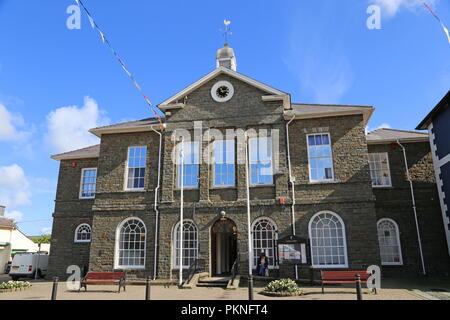 Ceredigion County Hall, Market Street, Aberaeron, Cardigan Bay, Ceredigion, il Galles, la Gran Bretagna, Regno Unito, Gran Bretagna, Europa Foto Stock