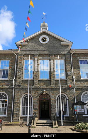 Ceredigion County Hall, Market Street, Aberaeron, Cardigan Bay, Ceredigion, il Galles, la Gran Bretagna, Regno Unito, Gran Bretagna, Europa Foto Stock