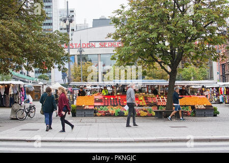 Stoccolma, Svezia - 11 settembre 2018: Mercato giornaliero in centro Stoccolma Hötorget su Settembre 11, 2018 a Stoccolma, Svezia. Foto Stock