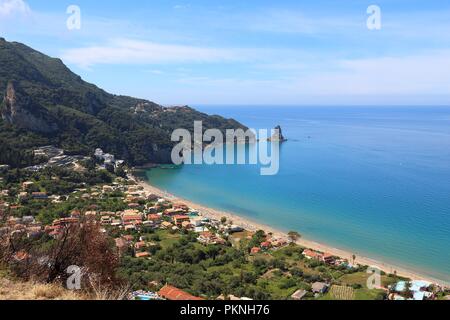 L'isola di Corfù panorama - Agios Gordios costa in Grecia. Mar Ionio summer view. Foto Stock