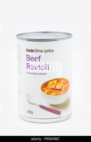 Una lattina di Asda Smart Price raviloli di carni bovine. Inghilterra REGNO UNITO GB Foto Stock