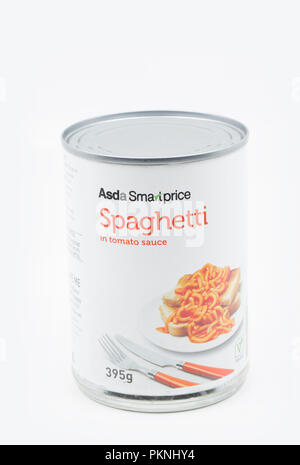 Lo stagno di Asda Smart Price spaghetti al sugo di pomodoro England Regno Unito GB Foto Stock