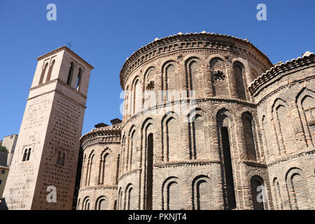 Chiesa di Santiago del Arrabal a Toledo, Spagna. Il vecchio punto di riferimento in stile mudéjar. Foto Stock