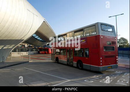 Il nuovo film di scarto alla stazione degli autobus, parte del cuore di Slough progetto di rigenerazione 30/09/2011 ©Stan Kujawa stan.pix@virgin.net Foto Stock