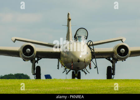 RAF, Royal Air Force English Electric Canberra PR9 jet plane con tettuccio cabina di pilotaggio offset. Pantaloncini realizzati con un aereo spia Canberra PR9, un jet da ricognizione fotografico Foto Stock