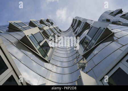 Neuer Zollhof a Dusseldorf, sono un insieme di tre moderne e edifici separati, progettato dall'architetto Frank Ghery dotate: atmosfera dove: Dusseldorf, Germania Quando: 14 Ago 2018 Credit: Oscar Gonzalez/WENN.com Foto Stock