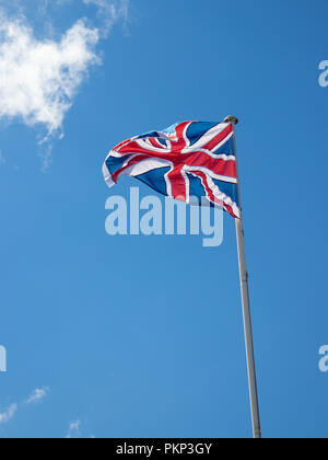 Union Jack Flag battenti una bandiera pole. Foto Stock