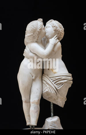 Roma. L'Italia. La scultura di Cupido abbracciando Psiche (IV secolo A.D), . Museo Archeologico Ostiense, Ostia Antica. Da la Domus di Amore e Psiche (1 Foto Stock