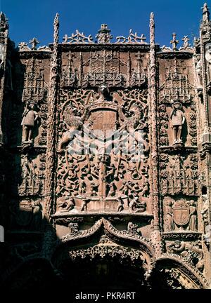 DETALLE DE LA FACHADA DEL ANTIGUO COLEGIO DE SAN GREGORIO - GOTICO FLAMIGERO - 1488/1496. Autore: SILOE, GIL DE. Posizione: MUSEO NACIONAL DE ESCULTURA-EDIFICIO. Spagna. Foto Stock