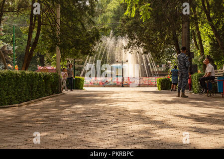 Immagini di Panfilov Park a Bishkek, la meravigliosa, walkable capitale del Kirghizistan. Foto Stock