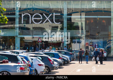 Una vista generale di un prossimo negozio a Cardiff, nel Galles, UK. Foto Stock