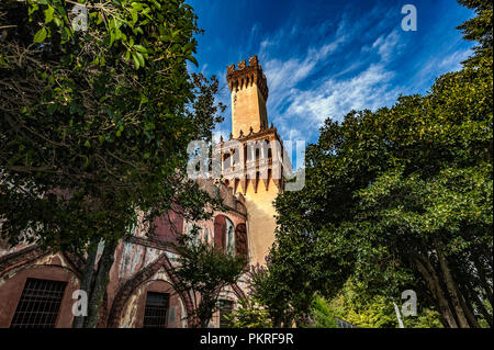 Italia Piemonte Busca Castello del Roccolo e del parco Foto Stock